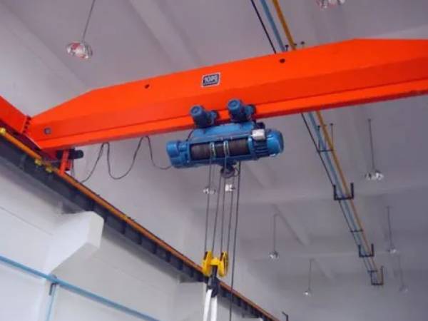 單梁起重機(jī)遙控器接線(xiàn)故障的常見(jiàn)原因有哪些？