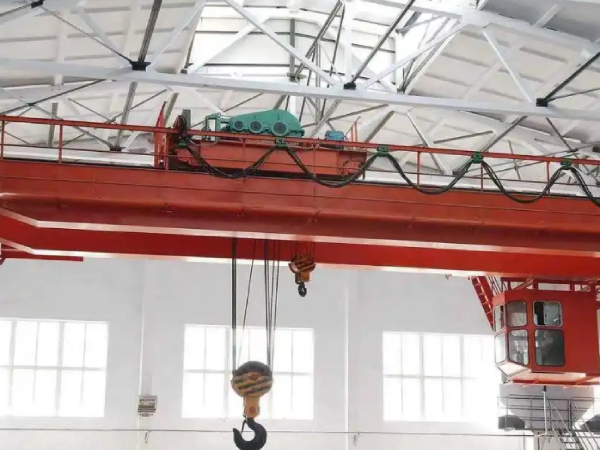 控制箱內(nèi)部接地線路如何布置以確保**？單梁行車控制箱接地系統(tǒng)解析